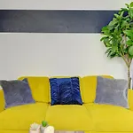 Cheerful 2 Bedroom Home, Sleeps 5 Guest Comfy, 1X Double Bed, 3X Single Beds, Free Parking, Free Wifi, Suitable For Business, Leisure Guest,Coventry, Midlands