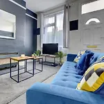 Cheerful 2 Bedroom Home, Sleeps 5 Guest Comfy, 1X Double Bed, 3X Single Beds, Free Parking, Free Wifi, Suitable For Business, Leisure Guest,Coventry, Midlands