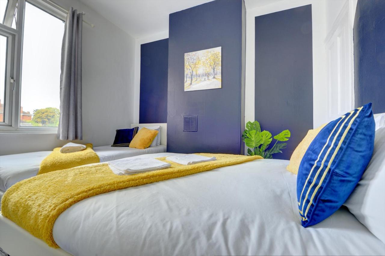 Сasa de vacaciones Cheerful 2 Bedroom Home, Sleeps 5 Guest Comfy, 1x Double Bed, 3x Single Beds, Free Parking, Free Wifi, Suitable For Business, Leisure Guest,coventry, Midlands Coventry