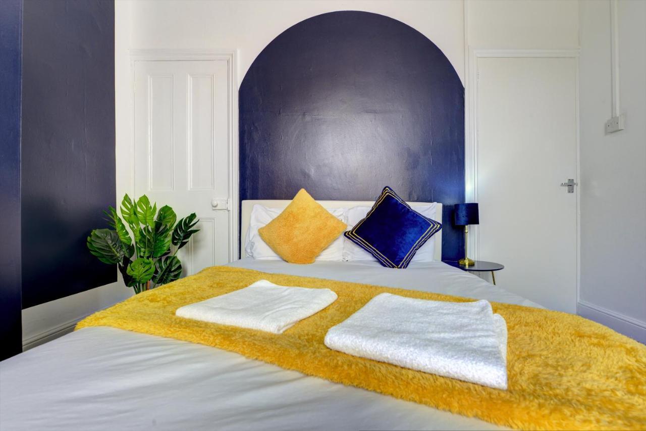 Cheerful 2 Bedroom Home, Sleeps 5 Guest Comfy, 1x Double Bed, 3x Single Beds, Free Parking, Free Wifi, Suitable For Business, Leisure Guest,coventry, Midlands