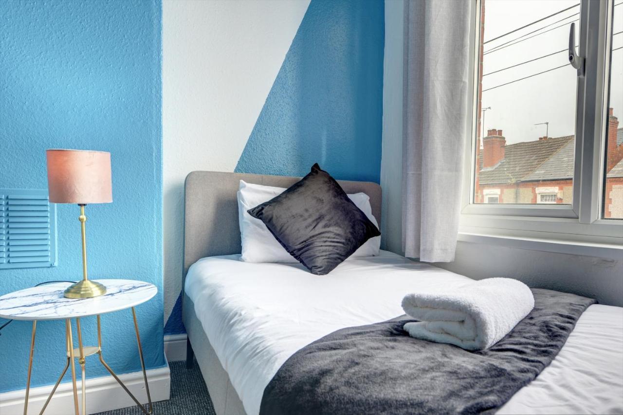 Cheerful 2 Bedroom Home, Sleeps 5 Guest Comfy, 1x Double Bed, 3x Single Beds, Free Parking, Free Wifi, Suitable For Business, Leisure Guest,coventry, Midlands * Coventry