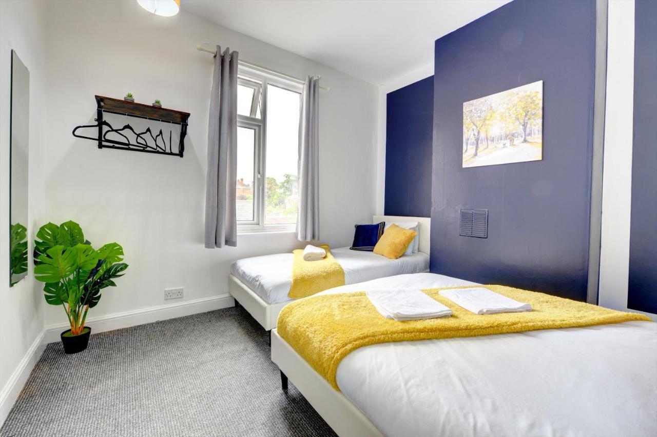 Сasa de vacaciones Cheerful 2 Bedroom Home, Sleeps 5 Guest Comfy, 1x Double Bed, 3x Single Beds, Free Parking, Free Wifi, Suitable For Business, Leisure Guest,coventry, Midlands Coventry