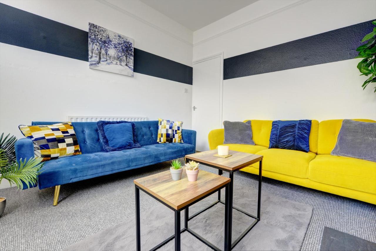 Сasa de vacaciones Cheerful 2 Bedroom Home, Sleeps 5 Guest Comfy, 1x Double Bed, 3x Single Beds, Free Parking, Free Wifi, Suitable For Business, Leisure Guest,coventry, Midlands Coventry