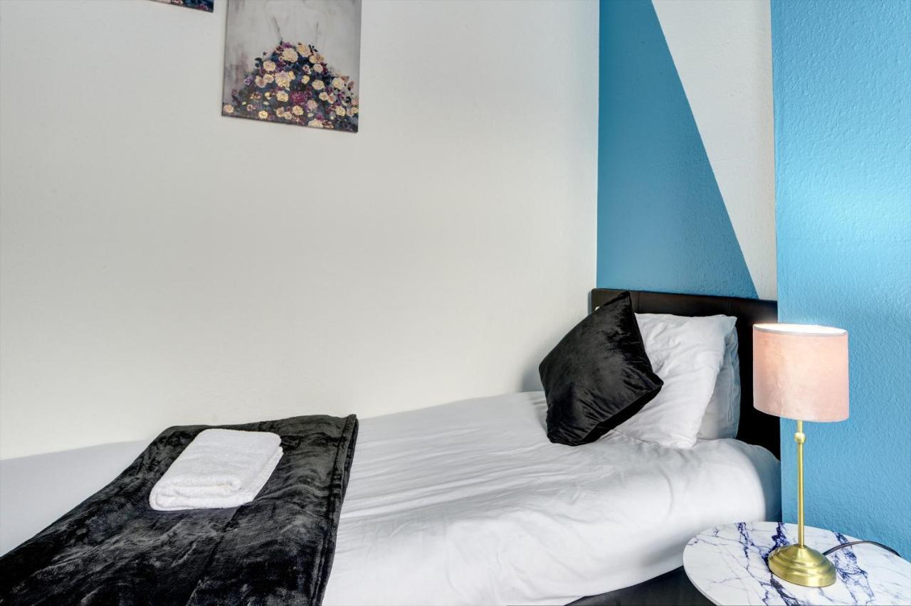 Сasa de vacaciones Cheerful 2 Bedroom Home, Sleeps 5 Guest Comfy, 1x Double Bed, 3x Single Beds, Free Parking, Free Wifi, Suitable For Business, Leisure Guest,coventry, Midlands Coventry