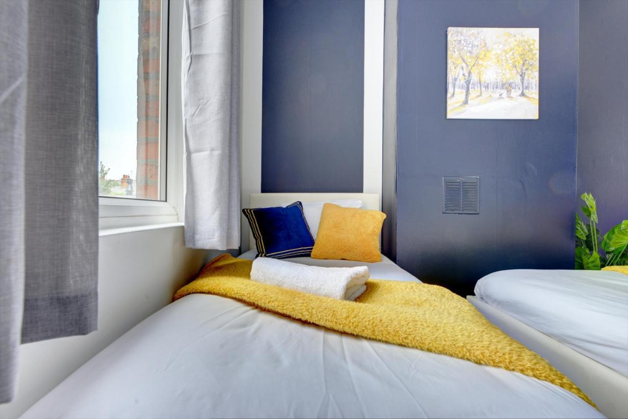 Cheerful 2 Bedroom Home, Sleeps 5 Guest Comfy, 1x Double Bed, 3x Single Beds, Free Parking, Free Wifi, Suitable For Business, Leisure Guest,coventry, Midlands *