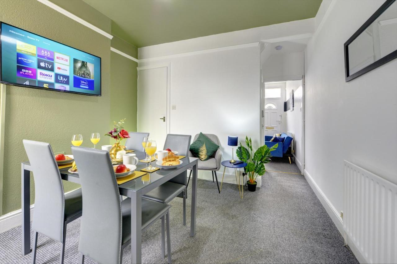 Сasa de vacaciones Cheerful 2 Bedroom Home, Sleeps 5 Guest Comfy, 1x Double Bed, 3x Single Beds, Free Parking, Free Wifi, Suitable For Business, Leisure Guest,coventry, Midlands Coventry