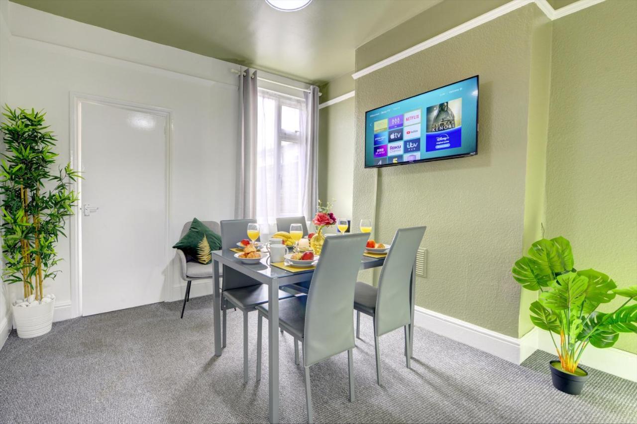 Сasa de vacaciones Cheerful 2 Bedroom Home, Sleeps 5 Guest Comfy, 1x Double Bed, 3x Single Beds, Free Parking, Free Wifi, Suitable For Business, Leisure Guest,coventry, Midlands *