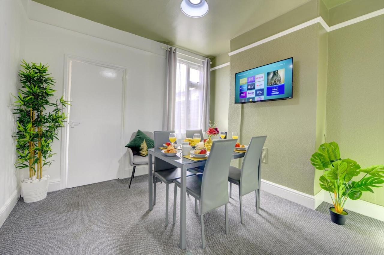 Cheerful 2 Bedroom Home, Sleeps 5 Guest Comfy, 1x Double Bed, 3x Single Beds, Free Parking, Free Wifi, Suitable For Business, Leisure Guest,coventry, Midlands Сasa de vacaciones Coventry