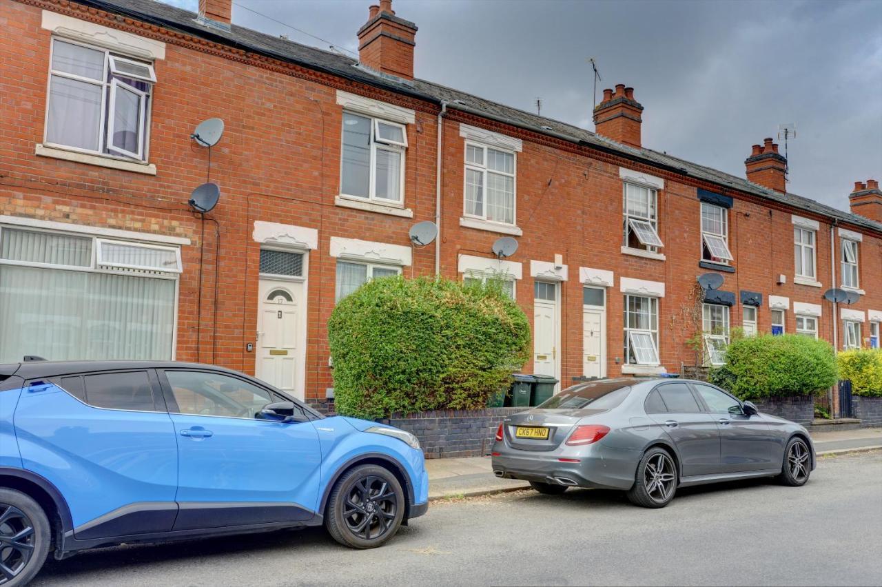 Cheerful 2 Bedroom Home, Sleeps 5 Guest Comfy, 1x Double Bed, 3x Single Beds, Free Parking, Free Wifi, Suitable For Business, Leisure Guest,coventry, Midlands Сasa de vacaciones Coventry