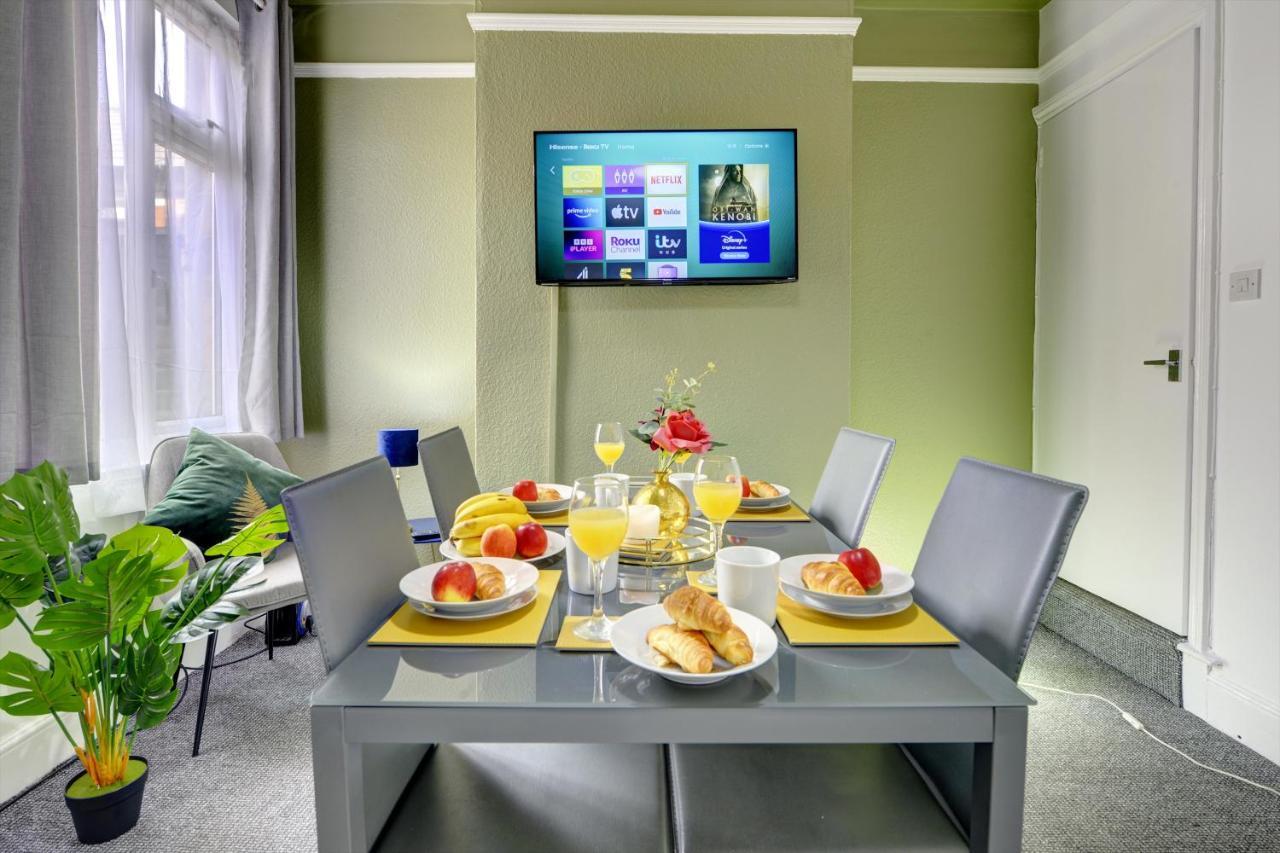 Cheerful 2 Bedroom Home, Sleeps 5 Guest Comfy, 1x Double Bed, 3x Single Beds, Free Parking, Free Wifi, Suitable For Business, Leisure Guest,coventry, Midlands Сasa de vacaciones *