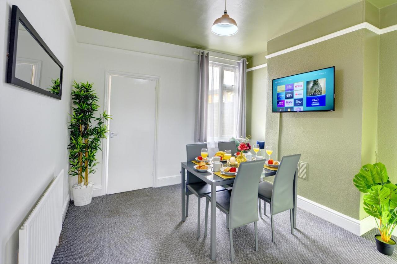 Сasa de vacaciones Cheerful 2 Bedroom Home, Sleeps 5 Guest Comfy, 1x Double Bed, 3x Single Beds, Free Parking, Free Wifi, Suitable For Business, Leisure Guest,coventry, Midlands Coventry