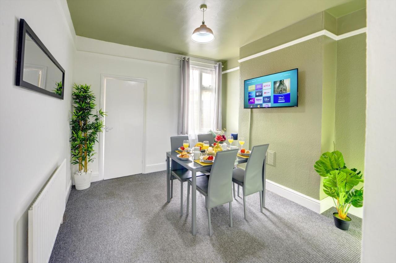 Cheerful 2 Bedroom Home, Sleeps 5 Guest Comfy, 1x Double Bed, 3x Single Beds, Free Parking, Free Wifi, Suitable For Business, Leisure Guest,coventry, Midlands Сasa de vacaciones Coventry