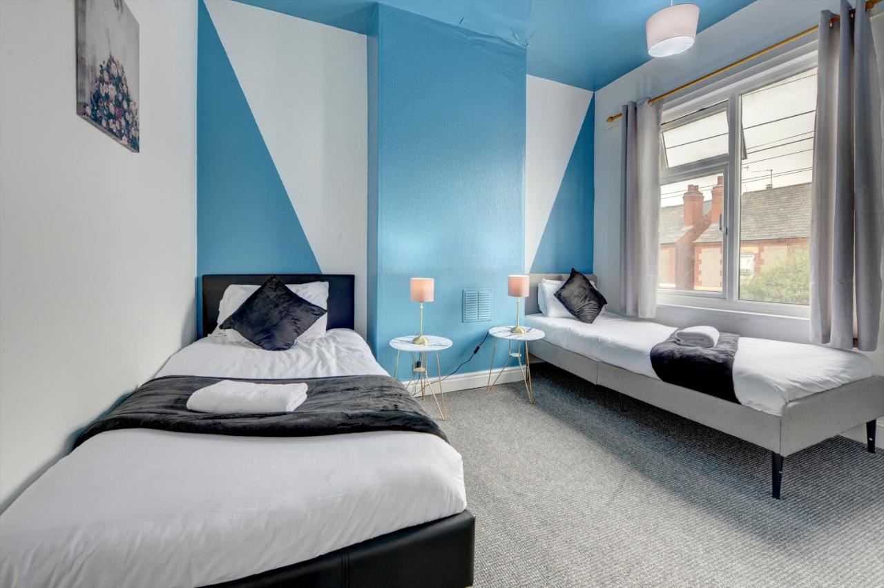 Cheerful 2 Bedroom Home, Sleeps 5 Guest Comfy, 1x Double Bed, 3x Single Beds, Free Parking, Free Wifi, Suitable For Business, Leisure Guest,coventry, Midlands Coventry