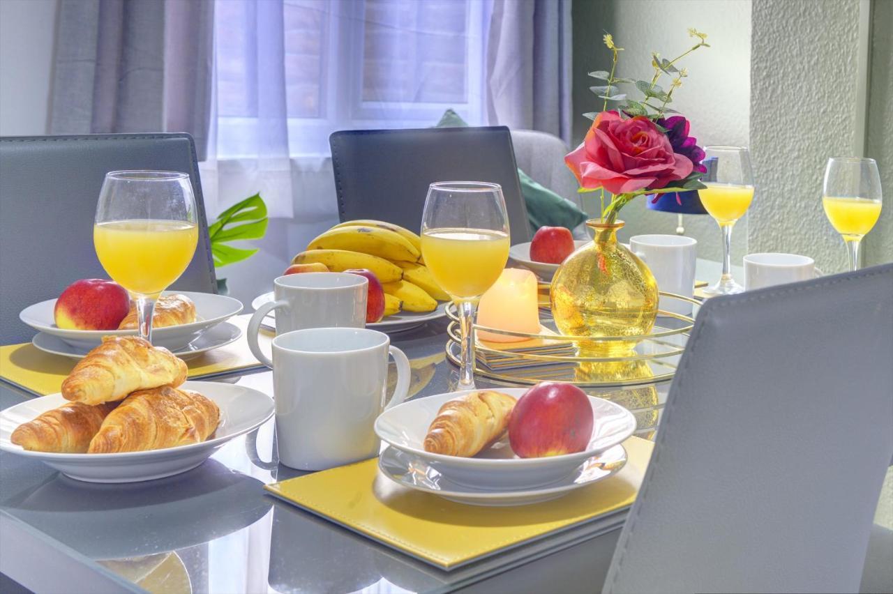 Сasa de vacaciones Cheerful 2 Bedroom Home, Sleeps 5 Guest Comfy, 1x Double Bed, 3x Single Beds, Free Parking, Free Wifi, Suitable For Business, Leisure Guest,coventry, Midlands *