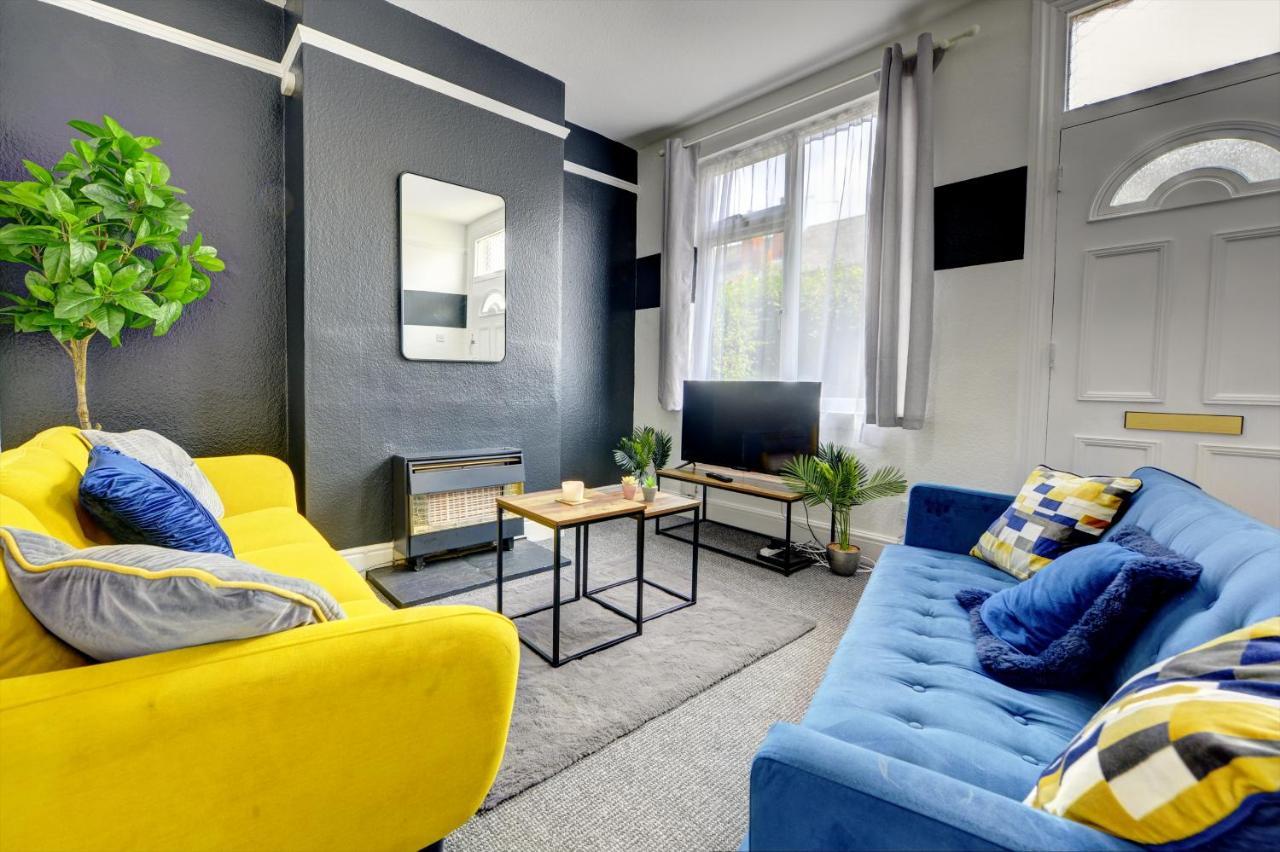 Cheerful 2 Bedroom Home, Sleeps 5 Guest Comfy, 1x Double Bed, 3x Single Beds, Free Parking, Free Wifi, Suitable For Business, Leisure Guest,coventry, Midlands Coventry
