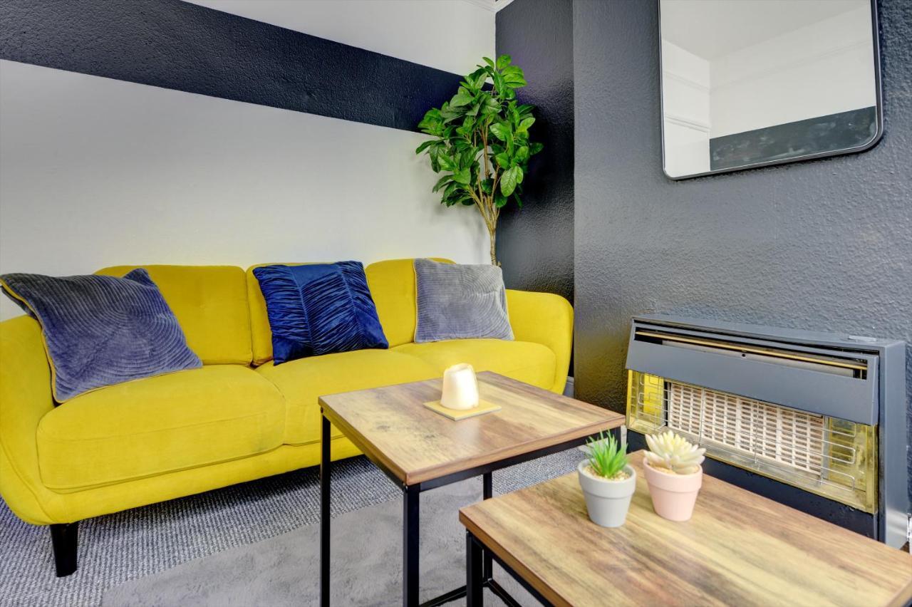Сasa de vacaciones Cheerful 2 Bedroom Home, Sleeps 5 Guest Comfy, 1x Double Bed, 3x Single Beds, Free Parking, Free Wifi, Suitable For Business, Leisure Guest,coventry, Midlands Coventry