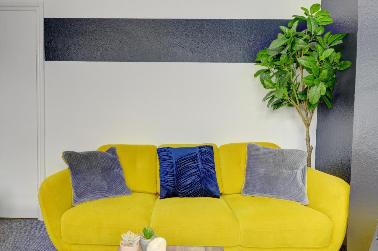 Сasa de vacaciones Cheerful 2 Bedroom Home, Sleeps 5 Guest Comfy, 1x Double Bed, 3x Single Beds, Free Parking, Free Wifi, Suitable For Business, Leisure Guest,coventry, Midlands *