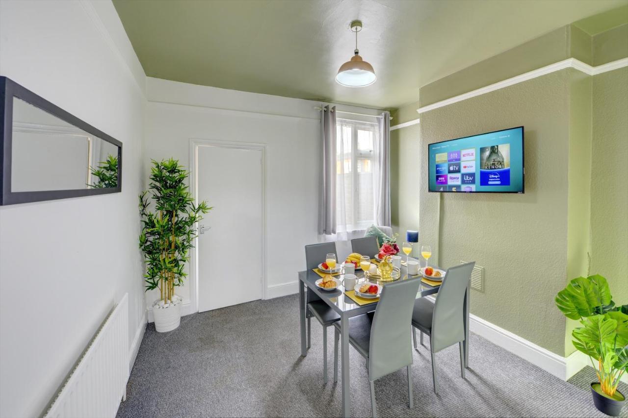 Сasa de vacaciones Cheerful 2 Bedroom Home, Sleeps 5 Guest Comfy, 1x Double Bed, 3x Single Beds, Free Parking, Free Wifi, Suitable For Business, Leisure Guest,coventry, Midlands Coventry