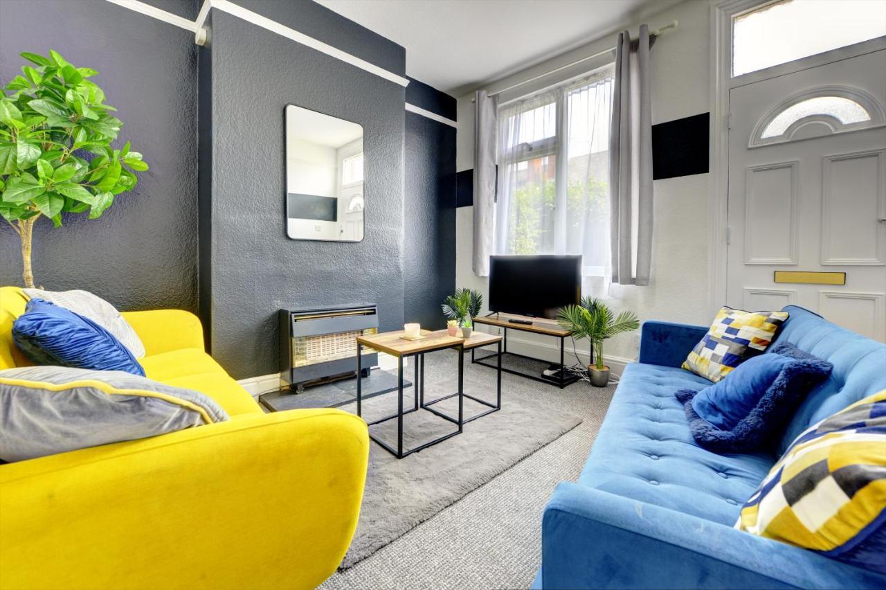 Cheerful 2 Bedroom Home, Sleeps 5 Guest Comfy, 1x Double Bed, 3x Single Beds, Free Parking, Free Wifi, Suitable For Business, Leisure Guest,coventry, Midlands Сasa de vacaciones