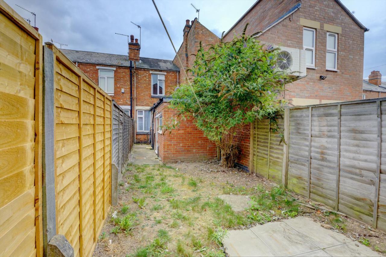 Cheerful 2 Bedroom Home, Sleeps 5 Guest Comfy, 1x Double Bed, 3x Single Beds, Free Parking, Free Wifi, Suitable For Business, Leisure Guest,coventry, Midlands Сasa de vacaciones *